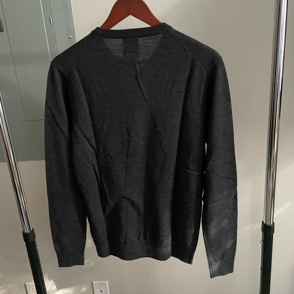NWT H&M Merino Wool V-Neck Sweater - Picture 4 of 7